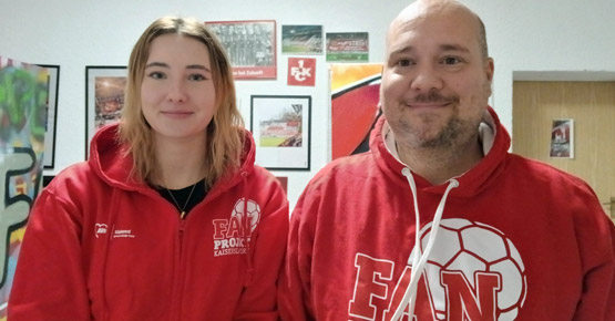 Die Fanprojekt-Mitarbeiter Christian Dehnert und Lara Barm