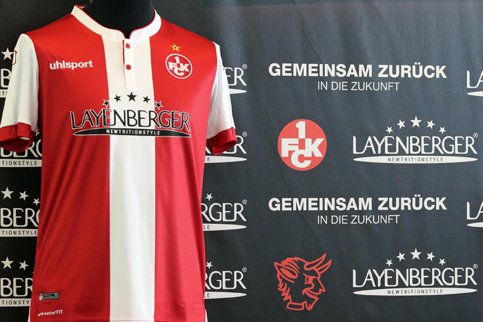 Das neue Heimtrikot des 1. FC Kaiserslautern mit neuem Sponsoren-Schriftzug 