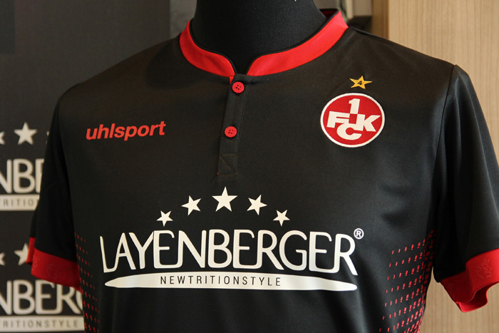 Das neue Auswärtstrikot des 1. FC Kaiserslautern mit neuem Sponsoren-Schriftzug 