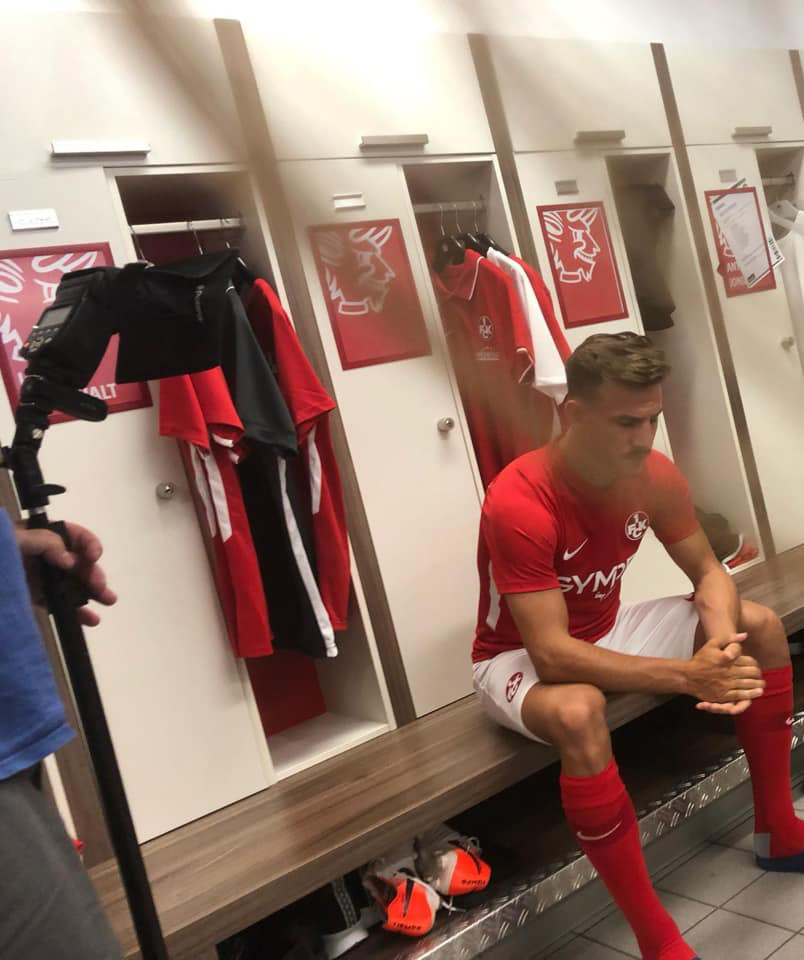 Simon Skarlatidis im neuen FCK-Trikot