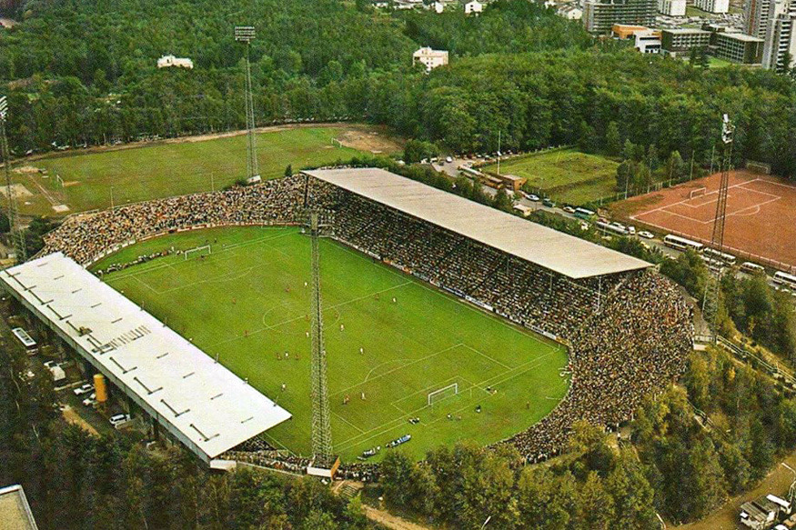 Kein WM-Stadion in Deutschland, aber trotzdem längst eine Kultstätte: Das Betzenberg-Stadion anno 1974